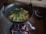 鶴の湯 囲炉裏の鍋と川魚