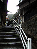石段だから山陰の伊香保なのか？